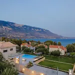 Brand New Luxury - Marie's Happy Place Vila