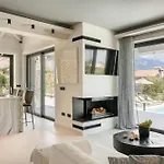 Brand New Luxury - Marie's Happy Place Villa