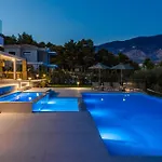 Villa Brand New Luxury - Marie's Happy Place