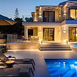 Villa Brand New Luxury - Marie's Happy Place