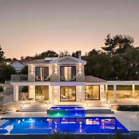 Brand New Luxury - Marie's Happy Place Villa *